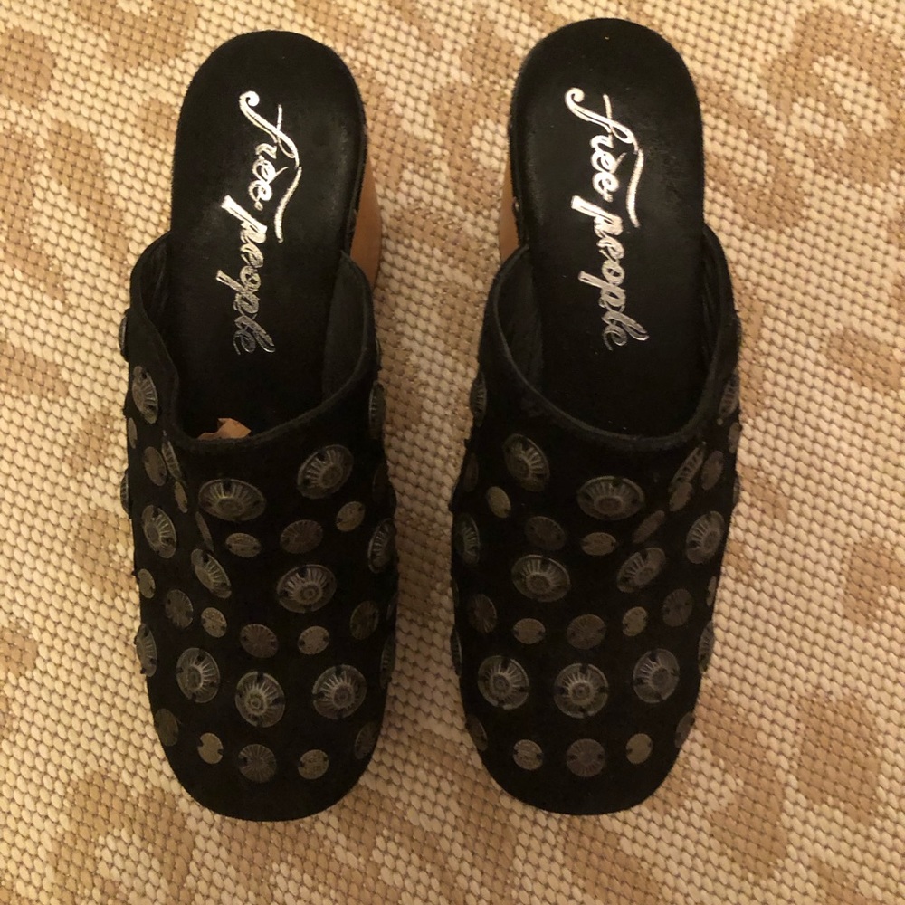 Free People Claudia Clogs!!! Sold Out~ Beautiful, Funky clog lover vibes! ✌🏽🖤